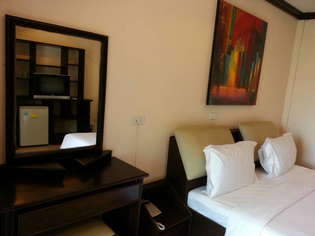 Safe House Hostel Patong Kamer foto